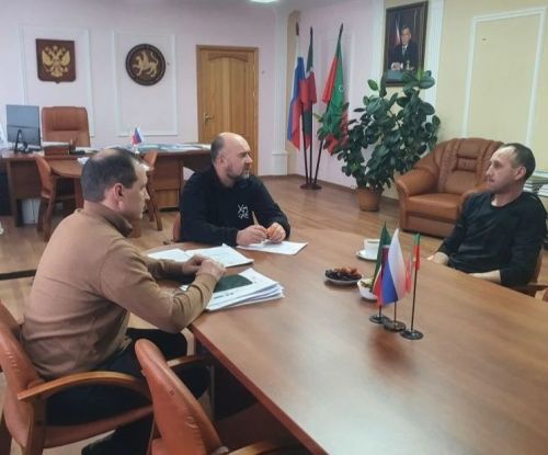 Район башлыгы махсус хәрби операциядән кыска вакытлы ялга кайткан райондашыбыз белән күреште