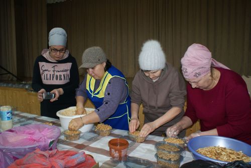 Гөлнара Мөхәммәтҗанова: “Егетләрбезгә, бәйрәм күчтәнәче итеп, кырмыска оясы торты әзерләдек”