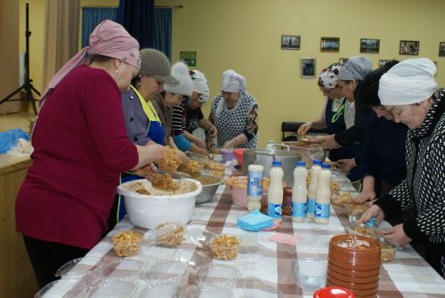 Гөлнара Мөхәммәтҗанова: “Егетләрбезгә, бәйрәм күчтәнәче итеп, кырмыска оясы торты әзерләдек”