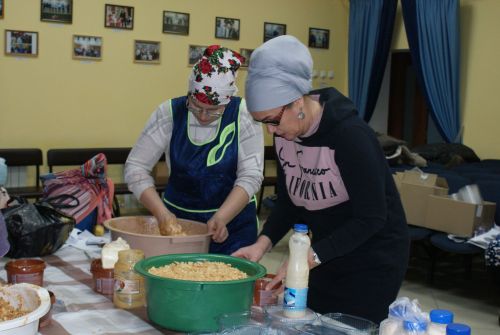 Гөлнара Мөхәммәтҗанова: “Егетләрбезгә, бәйрәм күчтәнәче итеп, кырмыска оясы торты әзерләдек”