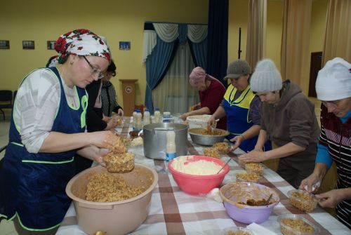 Гөлнара Мөхәммәтҗанова: “Егетләрбезгә, бәйрәм күчтәнәче итеп, кырмыска оясы торты әзерләдек”