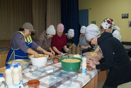 Гөлнара Мөхәммәтҗанова: “Егетләрбезгә, бәйрәм күчтәнәче итеп, кырмыска оясы торты әзерләдек”
