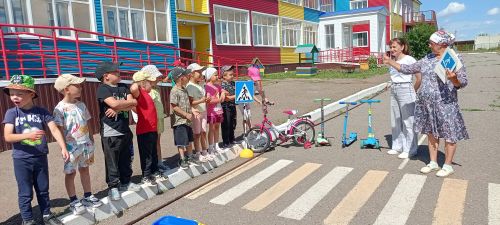 «Самокатларда һәм велосипедларда балаларның иминлеге»темасына юл хәрәкәте кагыйдәләре буенча чара узды