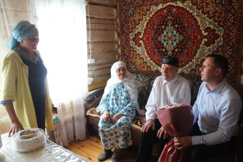 Гомерен игелекле хезмәттә үткәргән