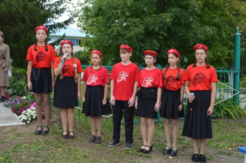 Флүр  Закировның исемен мәңгеләштерү максатыннан һәйкәл ачылды