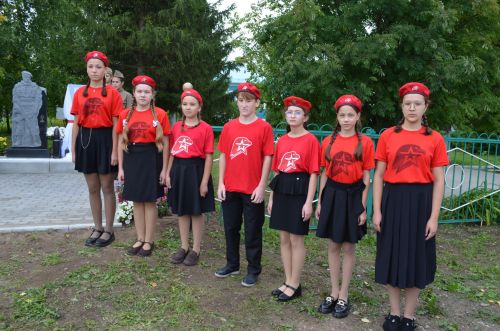 Флүр  Закировның исемен мәңгеләштерү максатыннан һәйкәл ачылды