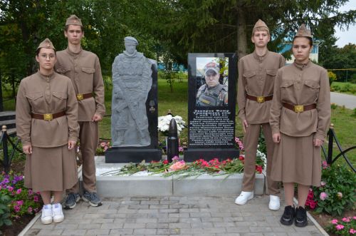 Флүр  Закировның исемен мәңгеләштерү максатыннан һәйкәл ачылды