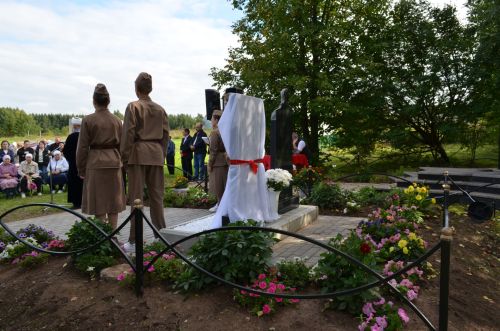 Флүр  Закировның исемен мәңгеләштерү максатыннан һәйкәл ачылды
