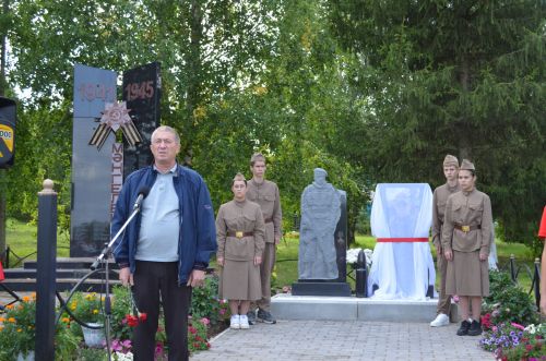 Флүр  Закировның исемен мәңгеләштерү максатыннан һәйкәл ачылды