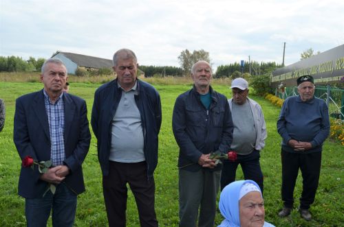 Флүр  Закировның исемен мәңгеләштерү максатыннан һәйкәл ачылды