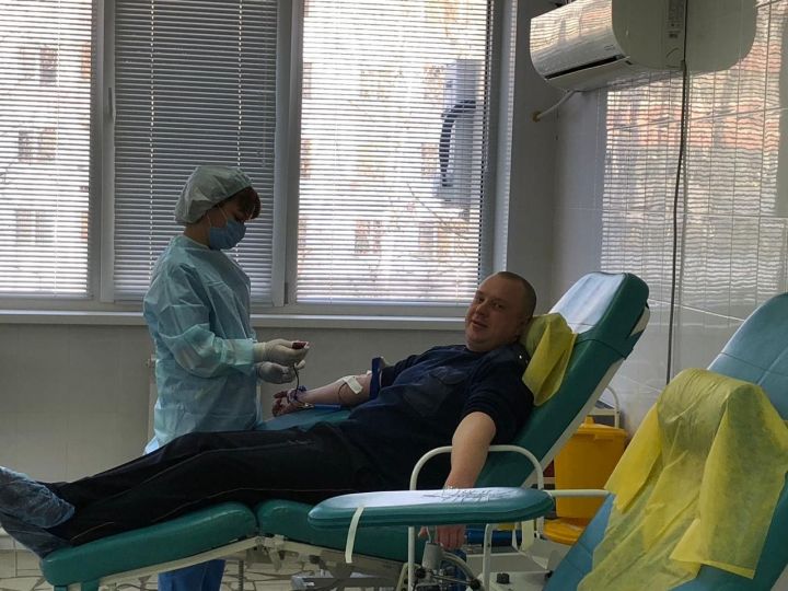 В Татарстане сотрудники ГИБДД сдали кровь для пострадавших в ДТП