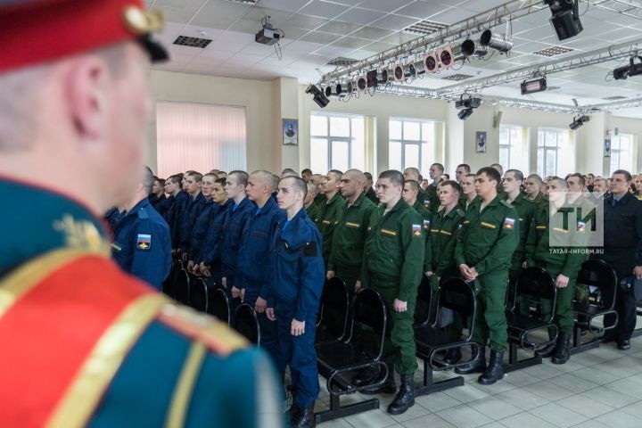 Татарстан Президенты хәрби хезмәткә алынган солдатларның эш урынын сакларга йөкләмә биргән