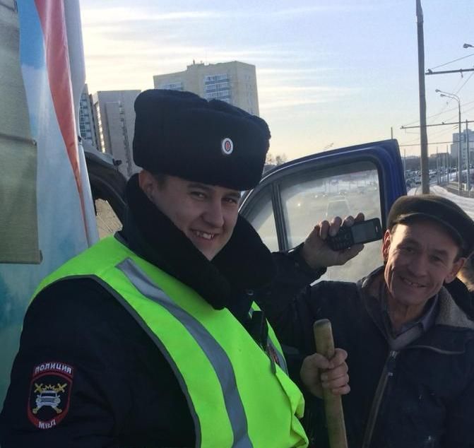 Татарстанские автоинспекторы помогли в тушении автомобиля