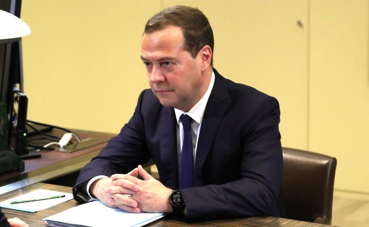 Медведев 40 яшьтән узган россиялеләргә диспансеризация үтү өчен еллык ял билгеләргә кушты