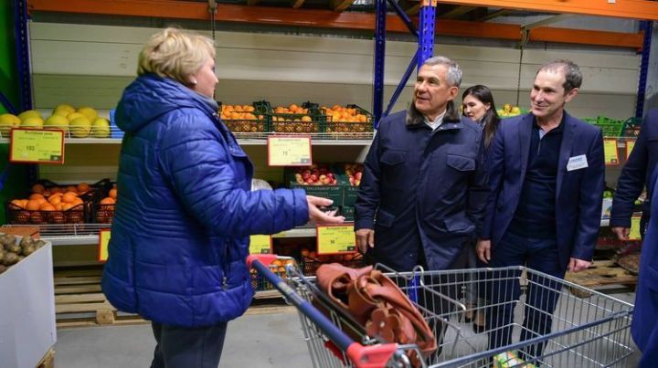 Минниханов проверил наличие продуктов питания в торговых сетях Казани