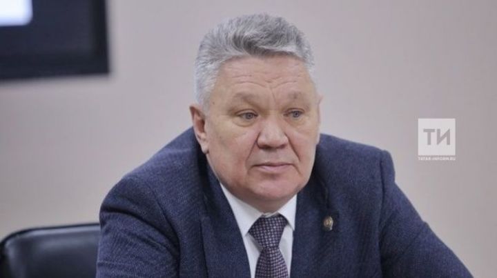 Рафис Бурганов рекомендовал трудоустроить уволенного учителя из Азнакаева