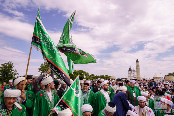 Молитва покаяния и световое шоу у Белой мечети: афиша праздника «Изге Болгар жыены»