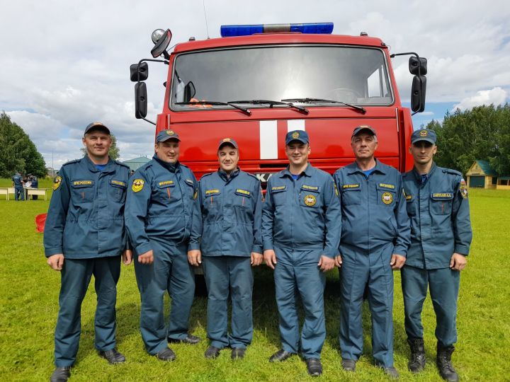 Теләче стадионында янгын сүндерү хезмәткәрләре үзләрен һөнәри осталык буенча сыный