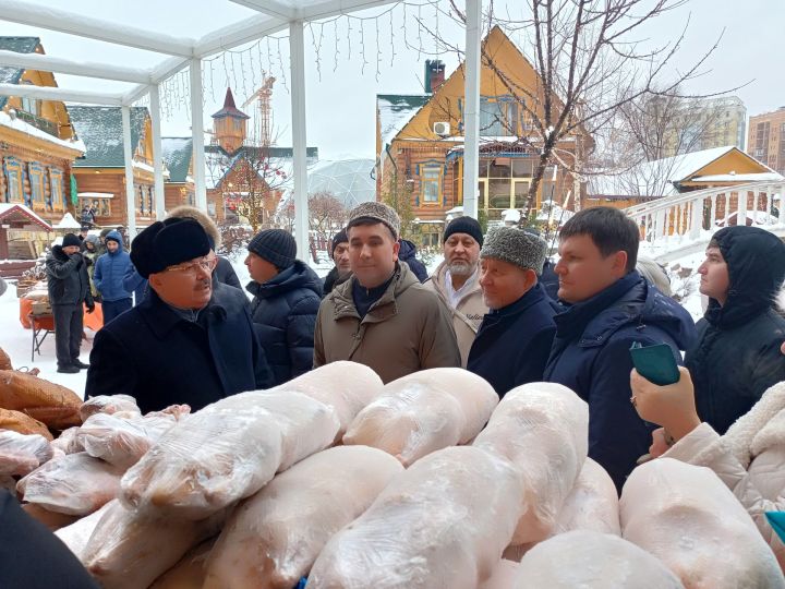 Бүген,  Казанның «Туган авылым» күңел ачу үзәгендә «Каз өмәсе» ярминкәсе үтте.