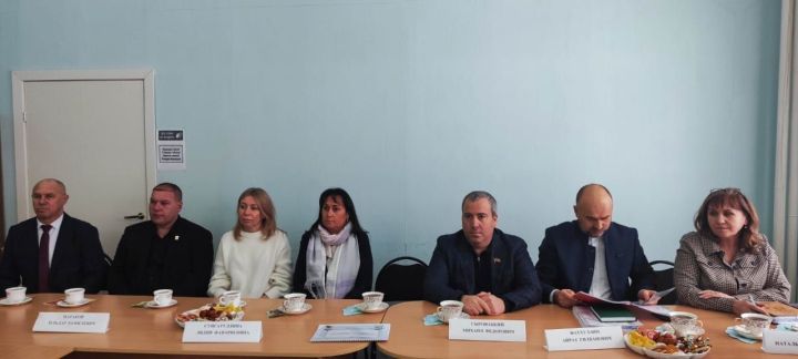 Олы Нырсы мәктәбе укучылары район башлыгы белән очрашты