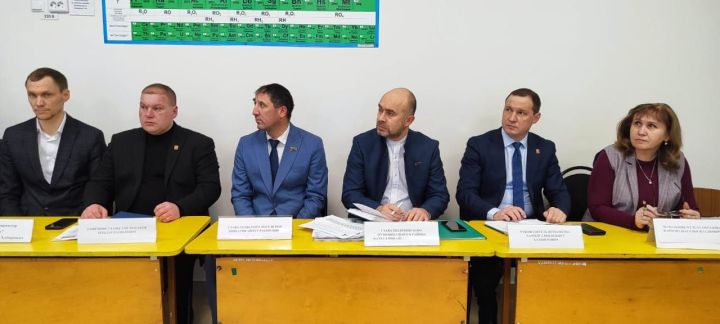 Район  башлыгы  Алан  урта  мәктәбе  укучылары белән  күреште