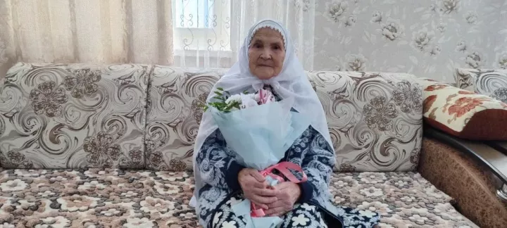 Шәмсенур апа Закирова  90 яшьлек юбилеен  билгеләп узды