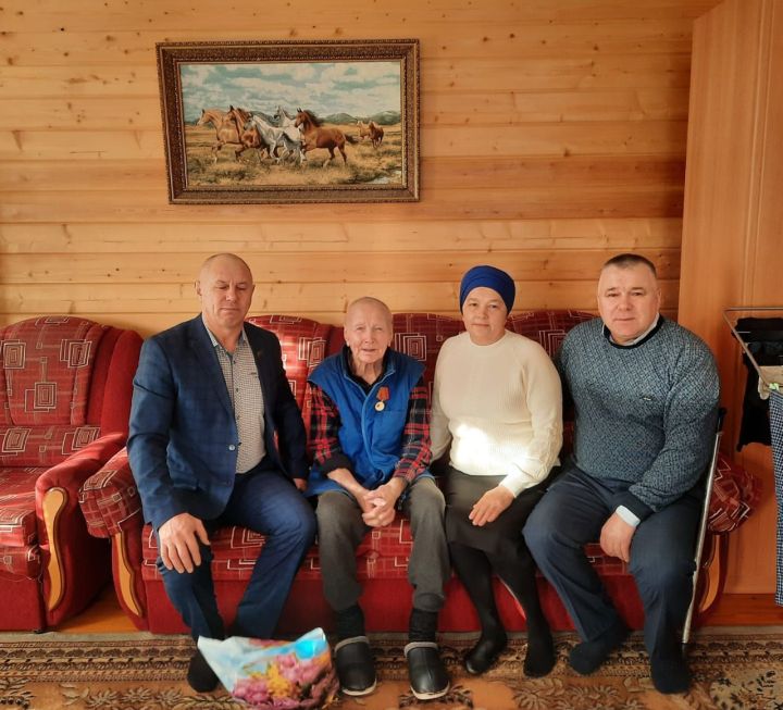 Бөек Ватан сугышында Җиңүнең 80 еллыгына багышланган медаль тапшырылды