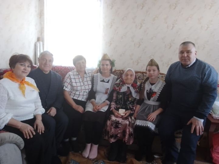 Юбилей медальләре тапшырылды