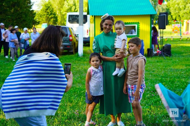 «Ватаным Татарстан» газетасы «Түгәрәк уен» да милли киемдә килүчеләрне бүләкләячәк