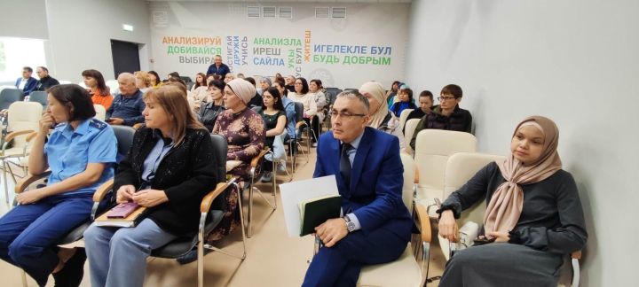 Хезмәт  коллективлары  белән  очрашулар  дәвам  итә