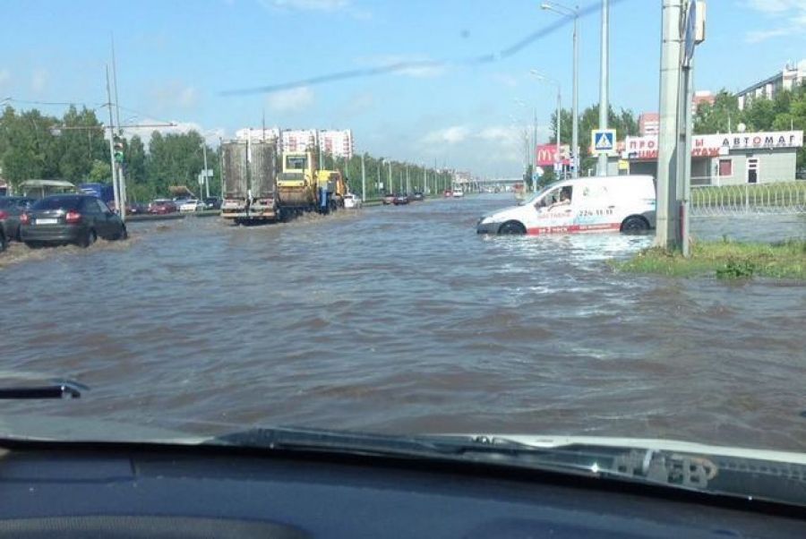 Казань ливень. Потоп в Казани. Ливень в Казани. Казань затопило. Наводнение в Казани вчера.