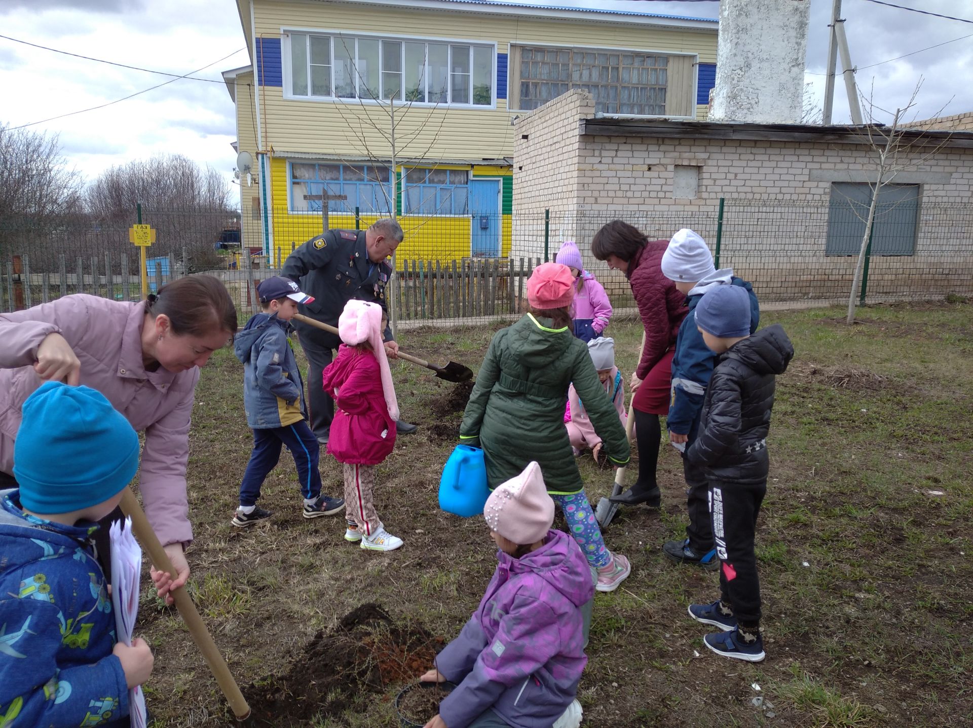 Райондашларыбыз "Хәтер бакчасы" акциясенә кушылды