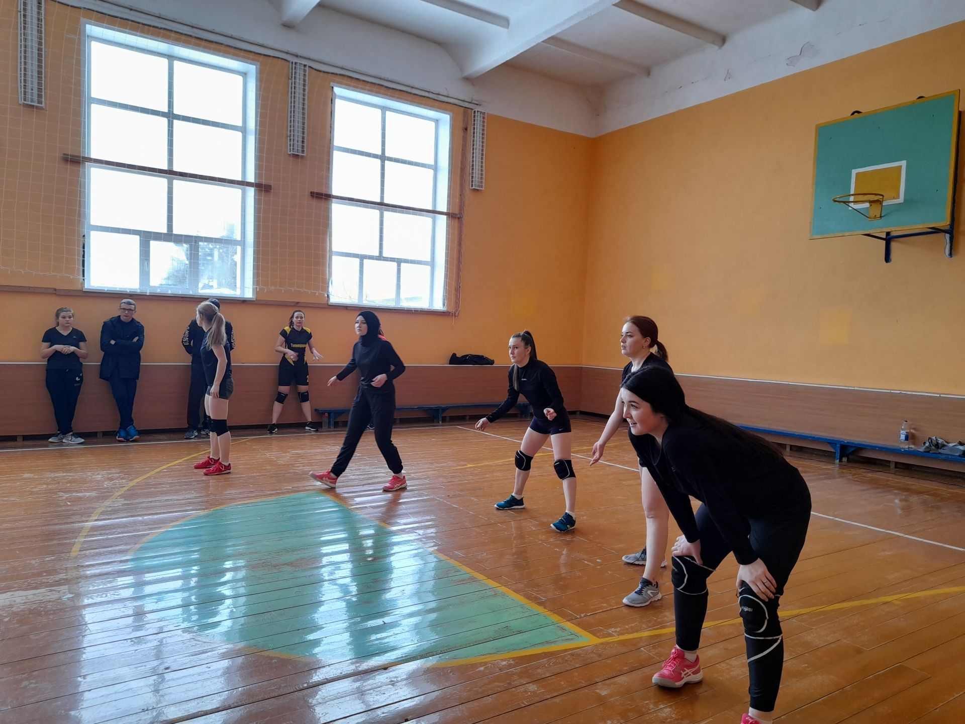 Шәтке урта мәктәбе базасында  физик культура укытучысы булып эшләгән  Гыйлемҗан Габделбәр улы  Мингалиев истәлегенә волейбол ярышлары узды