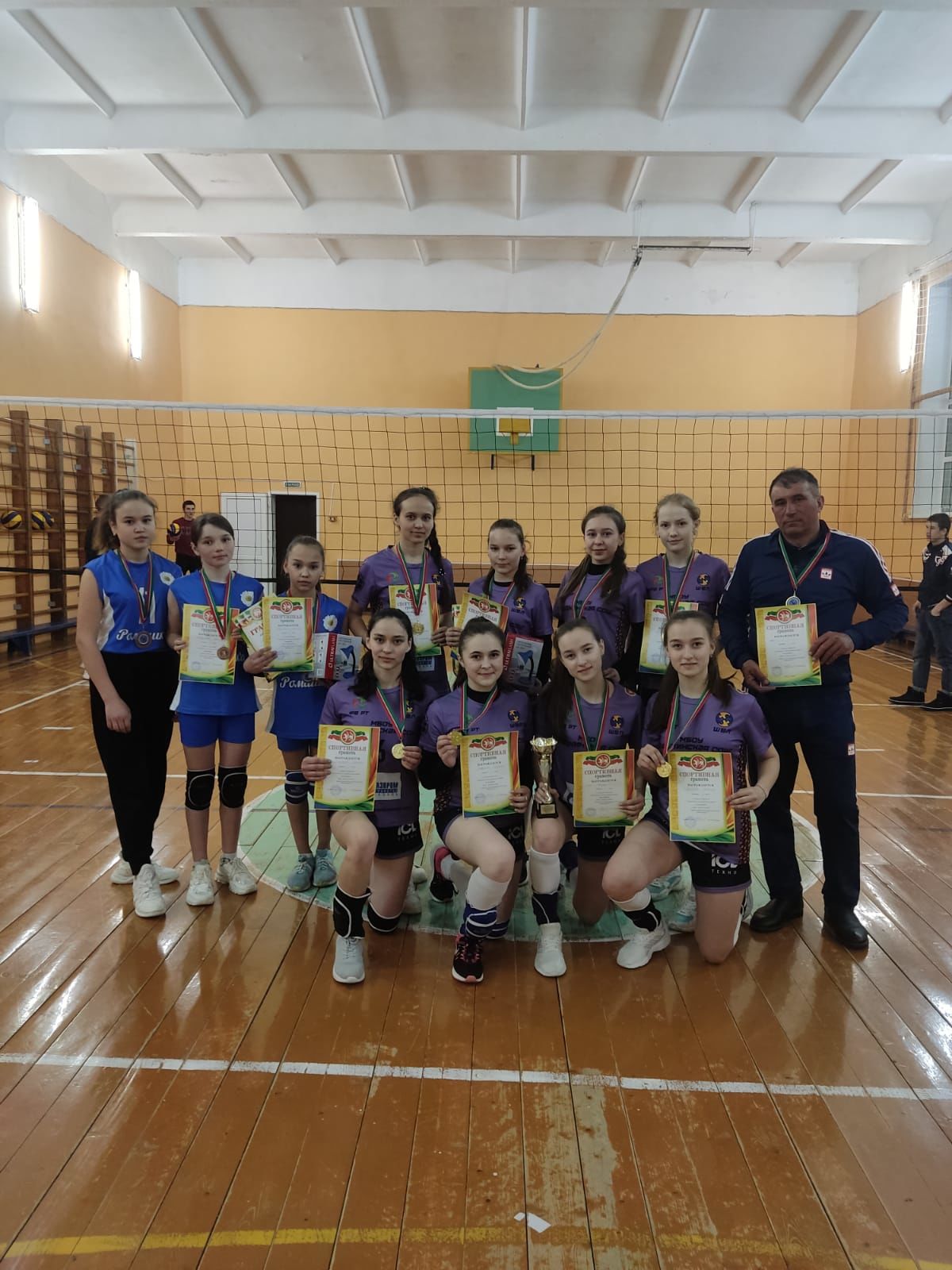 Шәтке урта мәктәбе базасында  физик культура укытучысы булып эшләгән  Гыйлемҗан Габделбәр улы  Мингалиев истәлегенә волейбол ярышлары узды
