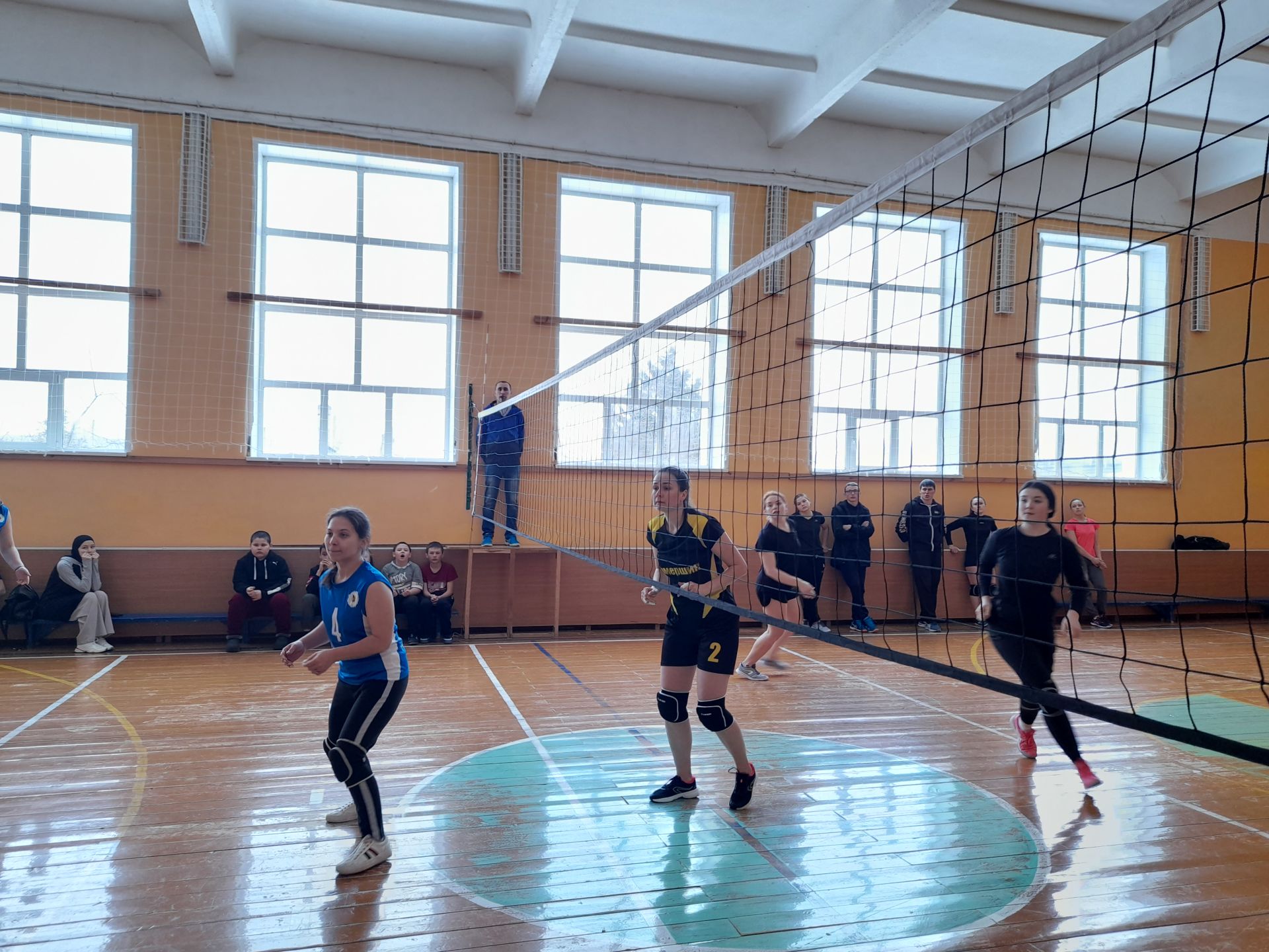 Шәтке урта мәктәбе базасында  физик культура укытучысы булып эшләгән  Гыйлемҗан Габделбәр улы  Мингалиев истәлегенә волейбол ярышлары узды
