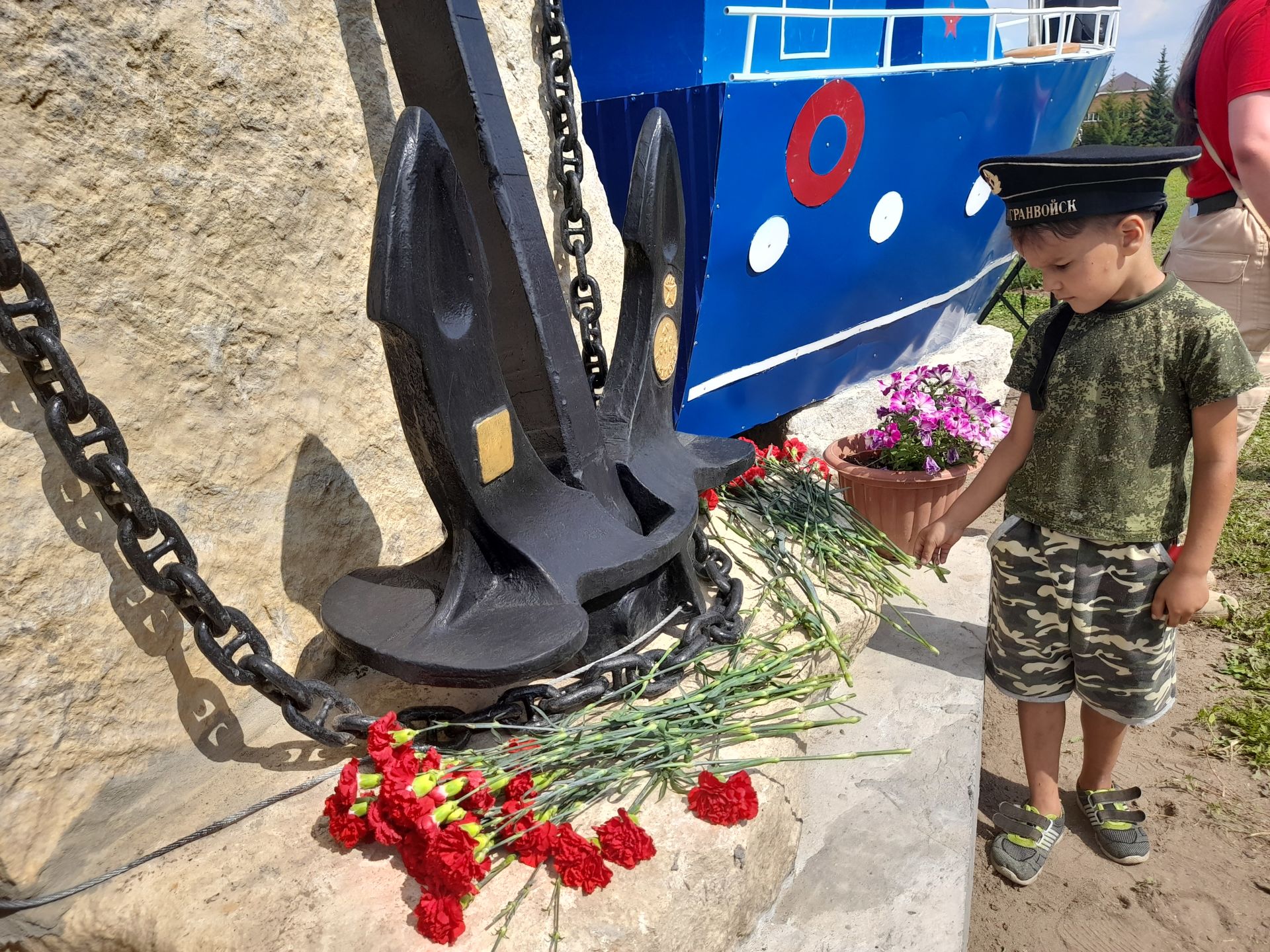 Теләче Дан аллеясында, хәрби диңгез флоты көне уңаеннан һәйкәл ачылды