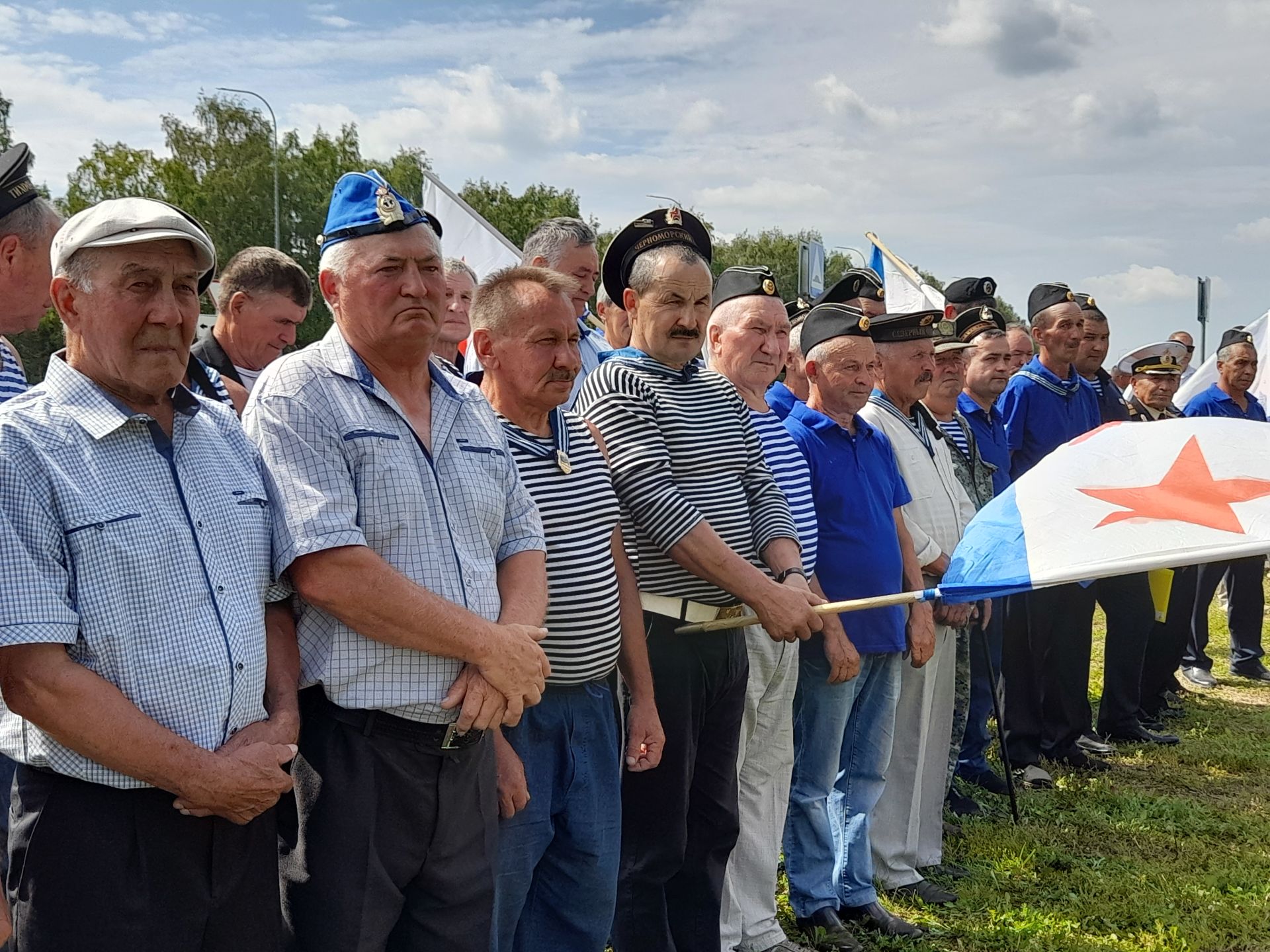 Теләче Дан аллеясында, хәрби диңгез флоты көне уңаеннан һәйкәл ачылды
