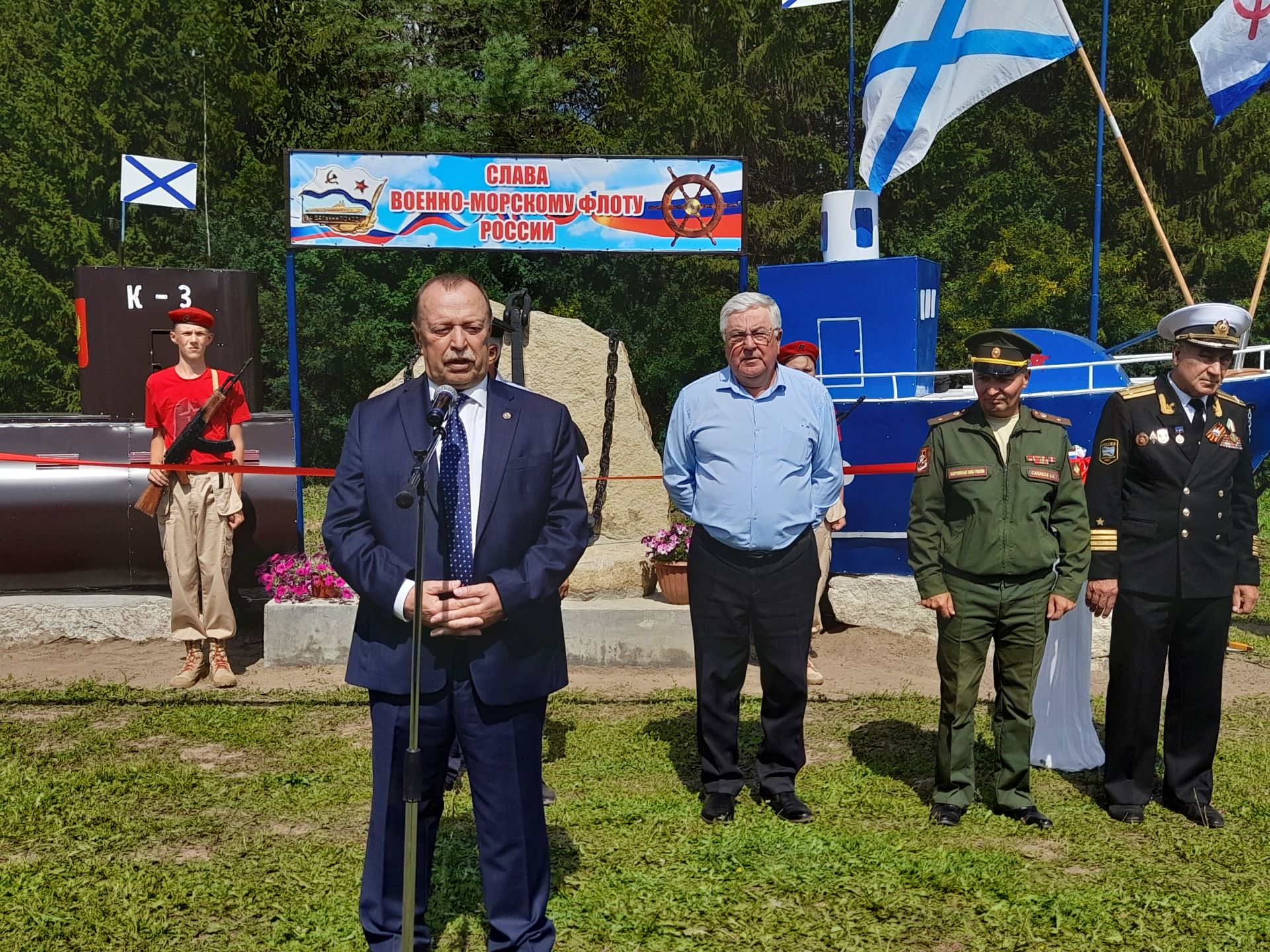 Теләче Дан аллеясында, хәрби диңгез флоты көне уңаеннан һәйкәл ачылды