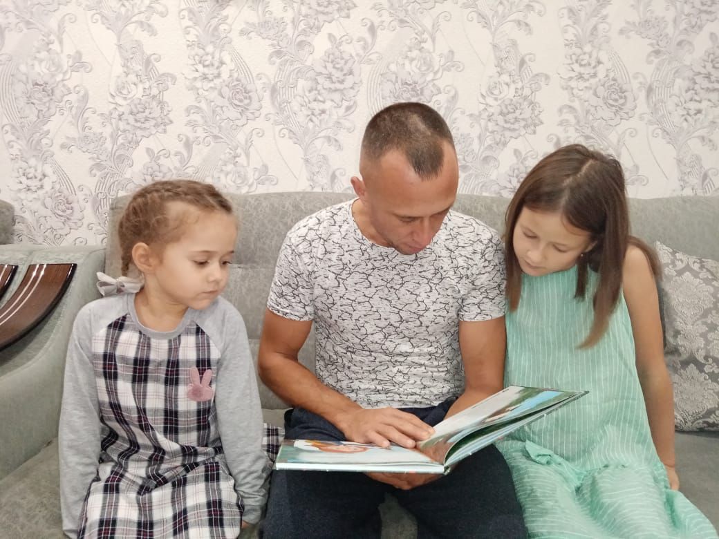 Теләче авылыннан Вәлиәхметова Мәдинә  «Әтием - гаилә терәге» район  бәйгесендә катнаша