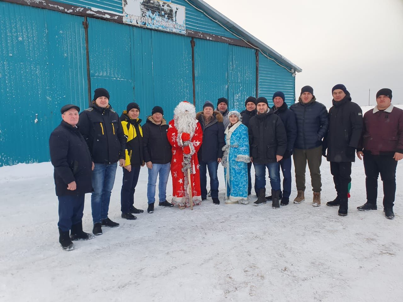 Дәүләт ярдәме белән үз эшчәнлекләрен башлаган гаиләләр белән аралаштылар