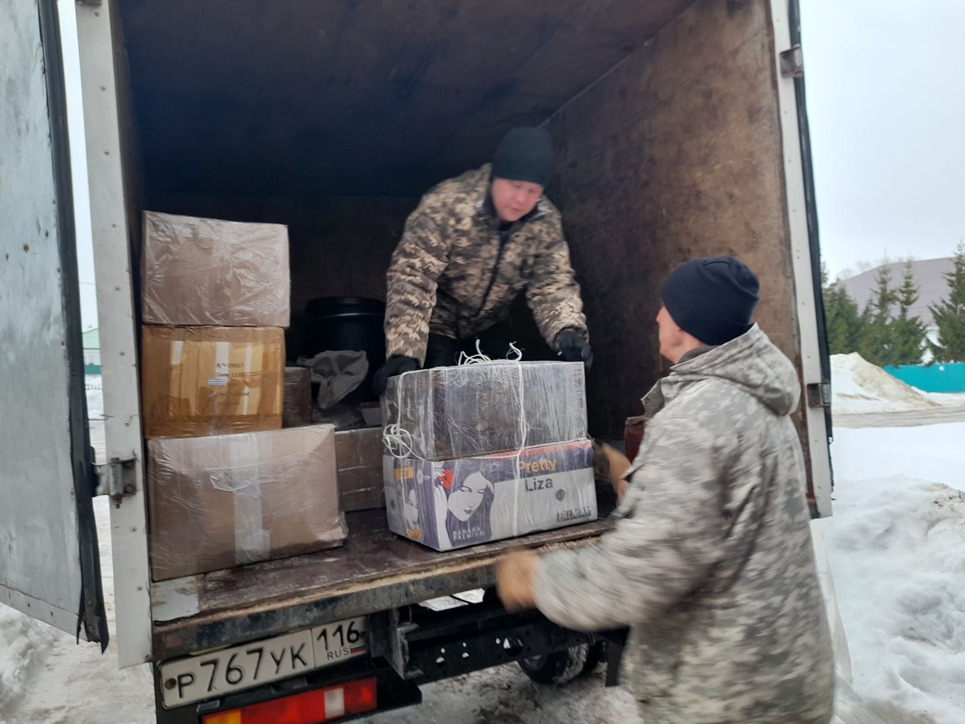 Хәрби хезмәттә булган якташларыбызга чираттагы ярдәм җыйнап озатылды