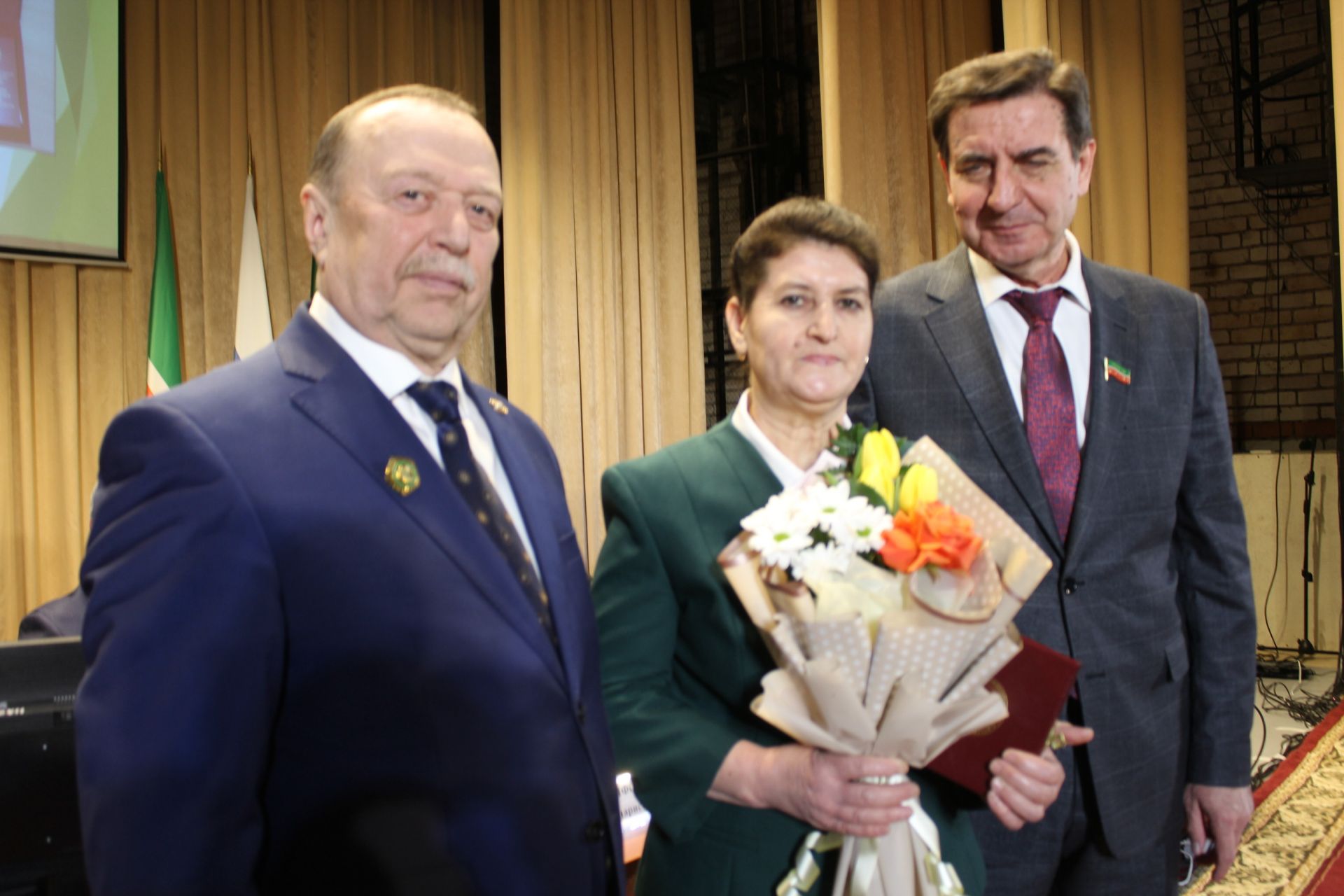 “Татарстан Республикасында җирле үзидарәне үстерүдәге казанышлары өчен” медале белән бүләкләнде