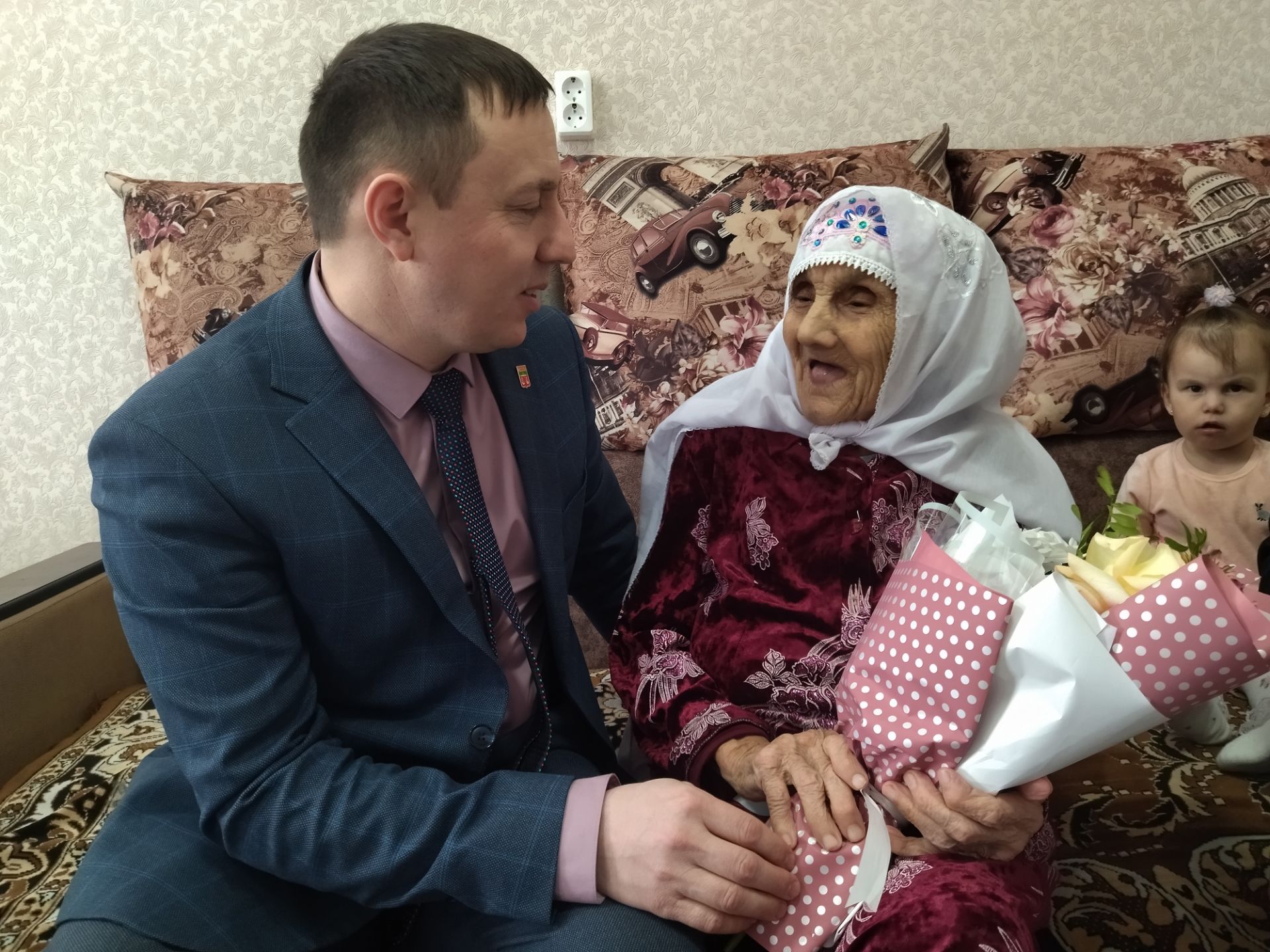 Дилбәр апа Габдрахманова 90 яшьлек юбилеен каршылады