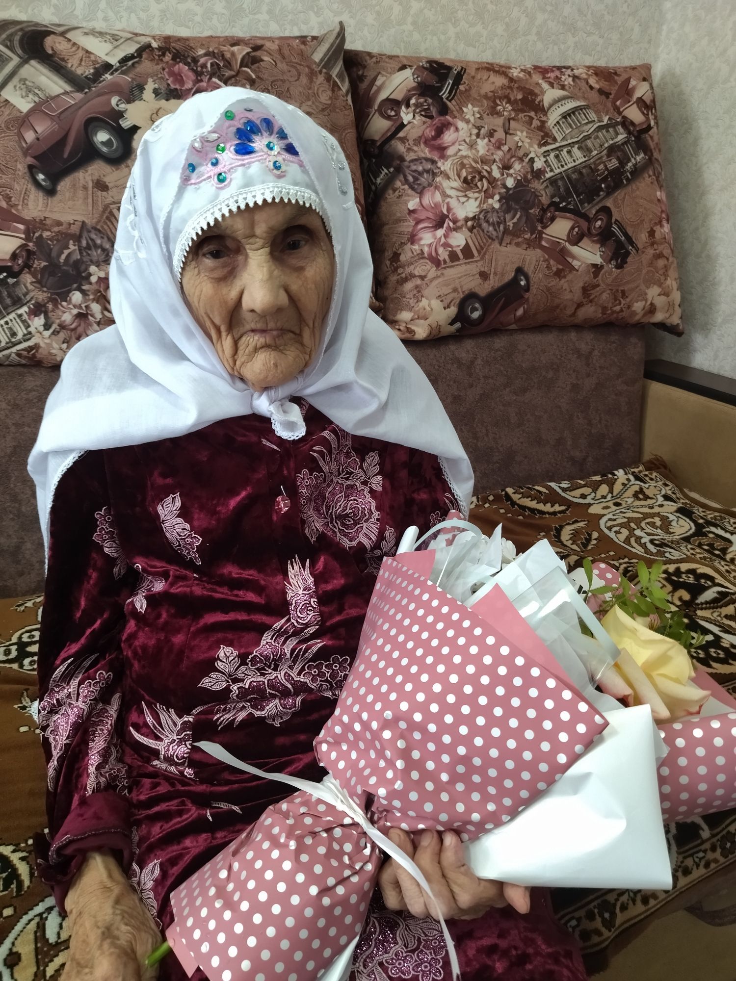 Дилбәр апа Габдрахманова 90 яшьлек юбилеен каршылады