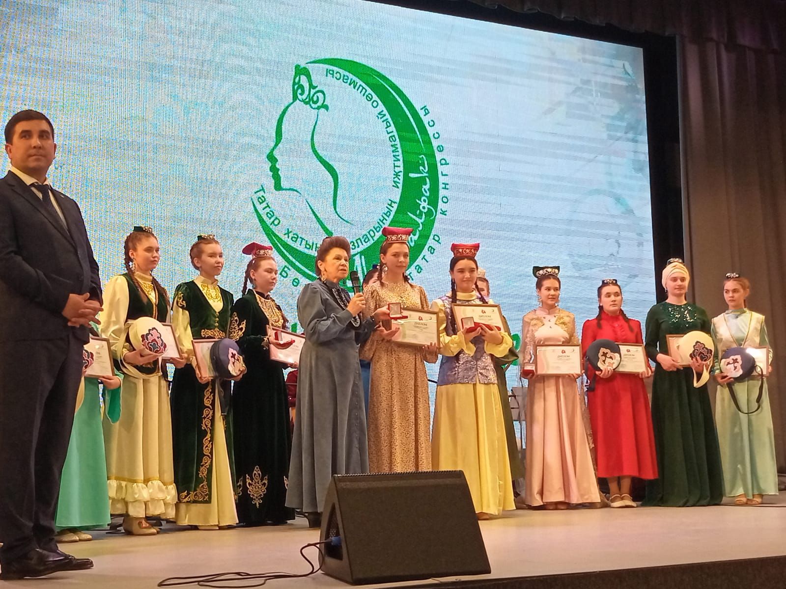 III Бөтендөнья татар хатын-кызлары съездында катнаштылар