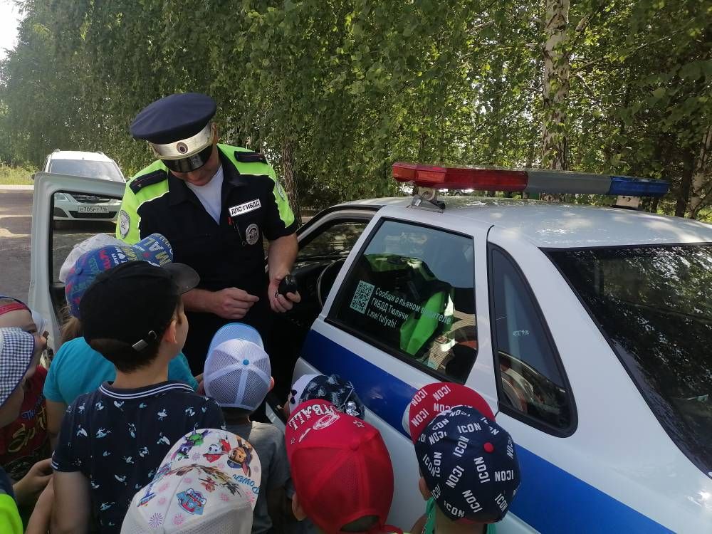 Кечкенә экскурсантлар полиция бүлегендә