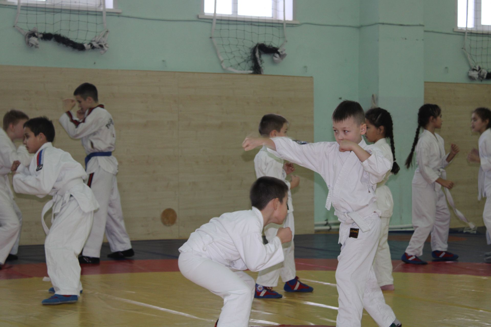 Имтихан тапшырып, яңа төстәге билбаулар алдылар