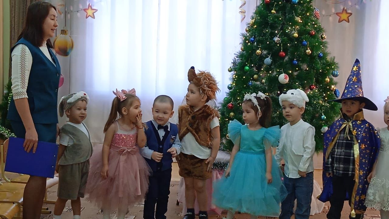 Кыш бабай һәм Кар Кызы белән күңел ачтылар