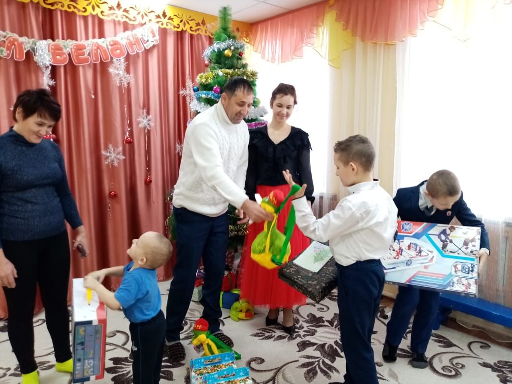 Сабыйларны сөендерделәр
