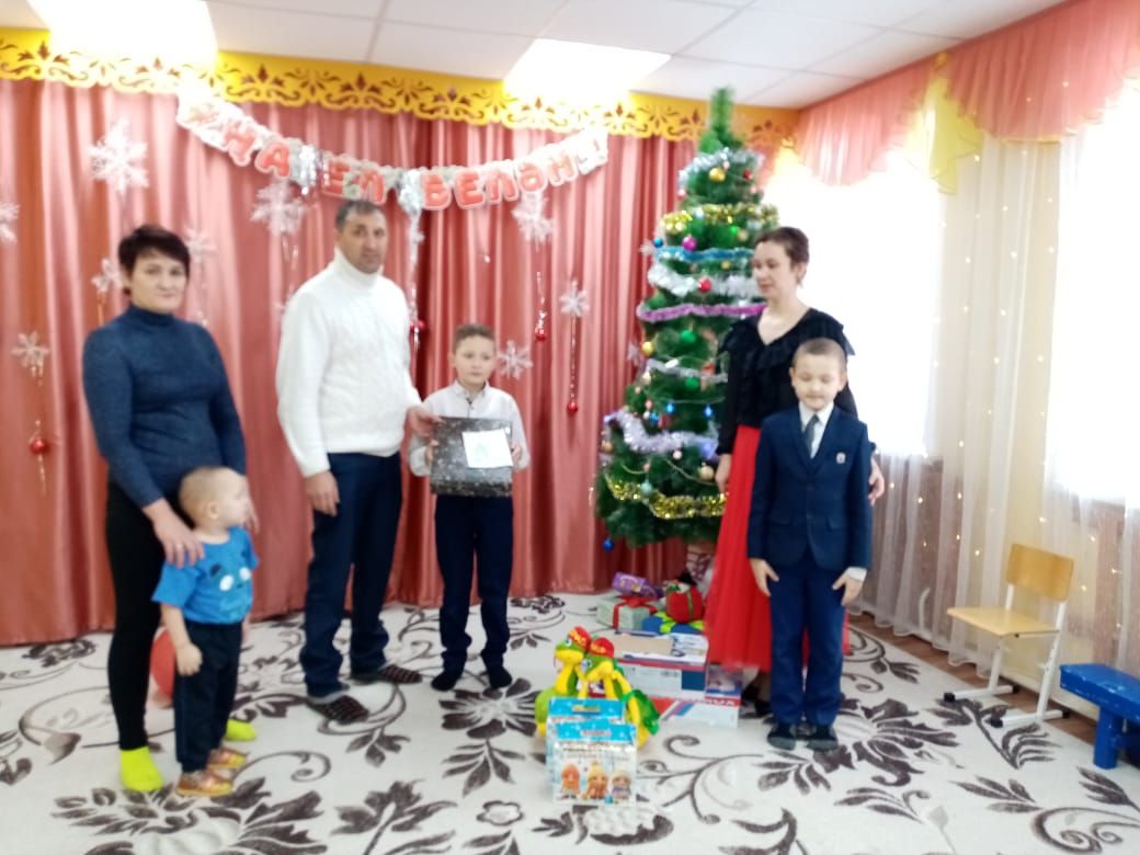 Сабыйларны сөендерделәр